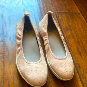 Naturalizer Flats